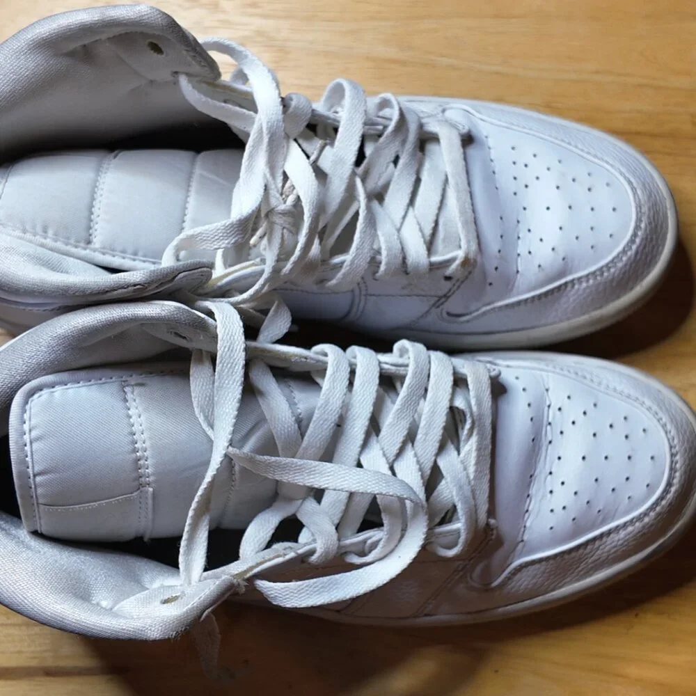 Air Jordan 1 Mid Triple White